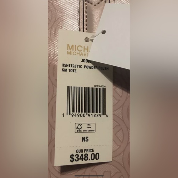 Micheal kors hand bag small new condition also comes with d bag - Picture 6 of 6